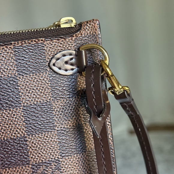 Louis Vuitton Neverfull MM Pouch Damier Ebene Brown Checkered Wristlet - Picture 6 of 16